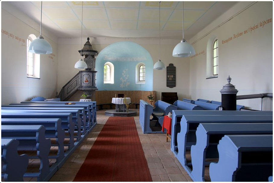 interiér modlitebny reformovaného evangelického sboru